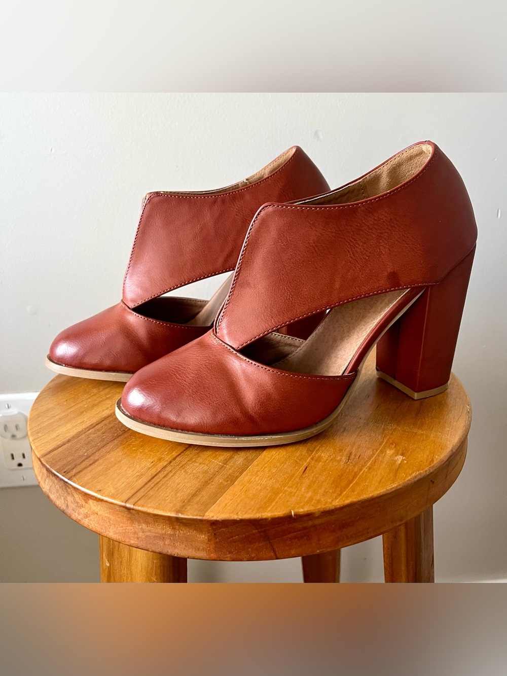 Mata Women’s Brown Cutout 4" Block Heel Shoes Size 8 -Fall Autumn Footwear